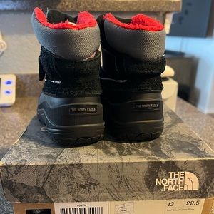 The North Face Alpenglow snow boots size 6